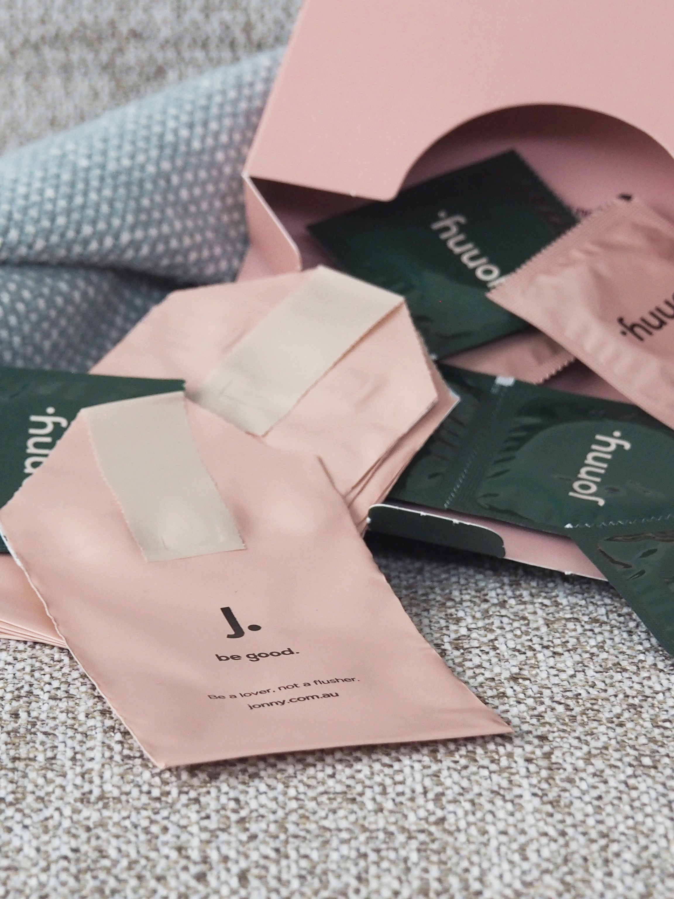 Jonny Weekender Vegan Latex Condoms (6 Pack), , hi-res