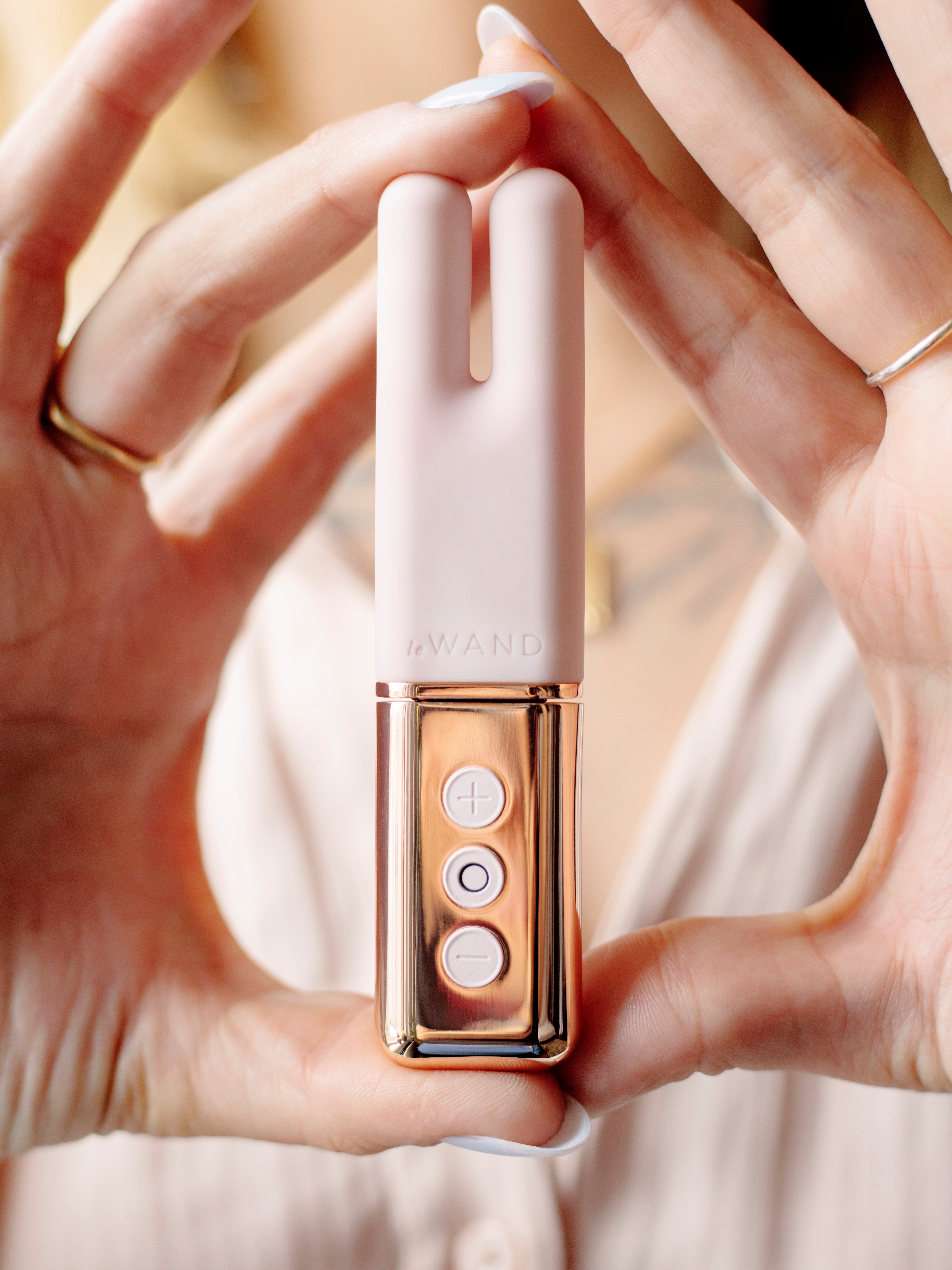 Le Wand Deux Rechargeable Luxury Silicone Clitoral Vibrator, Pink, hi-res