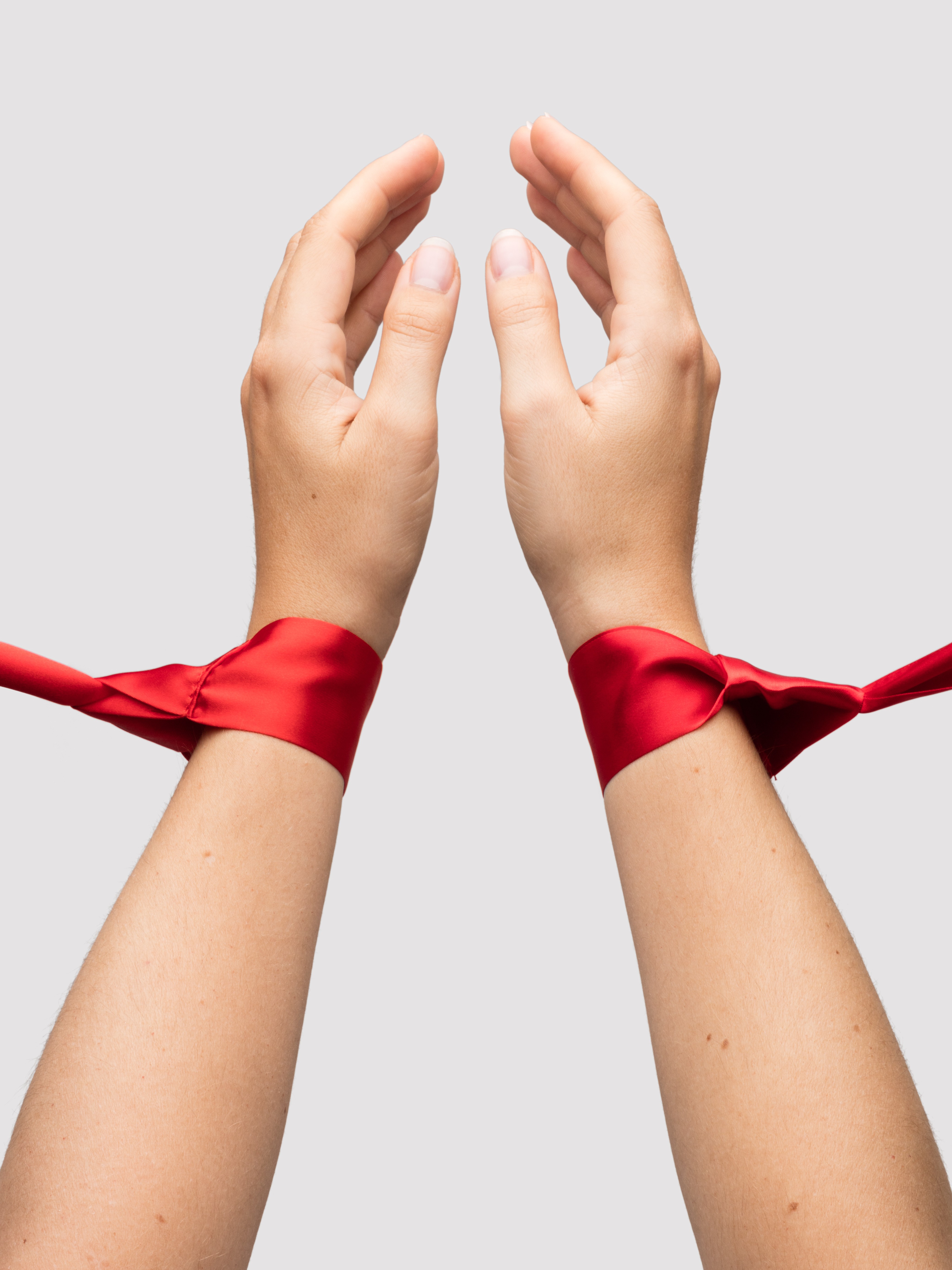 Lovehoney Tie and Tempt Luxury Bondage Kit (7 Pieces), Red, hi-res