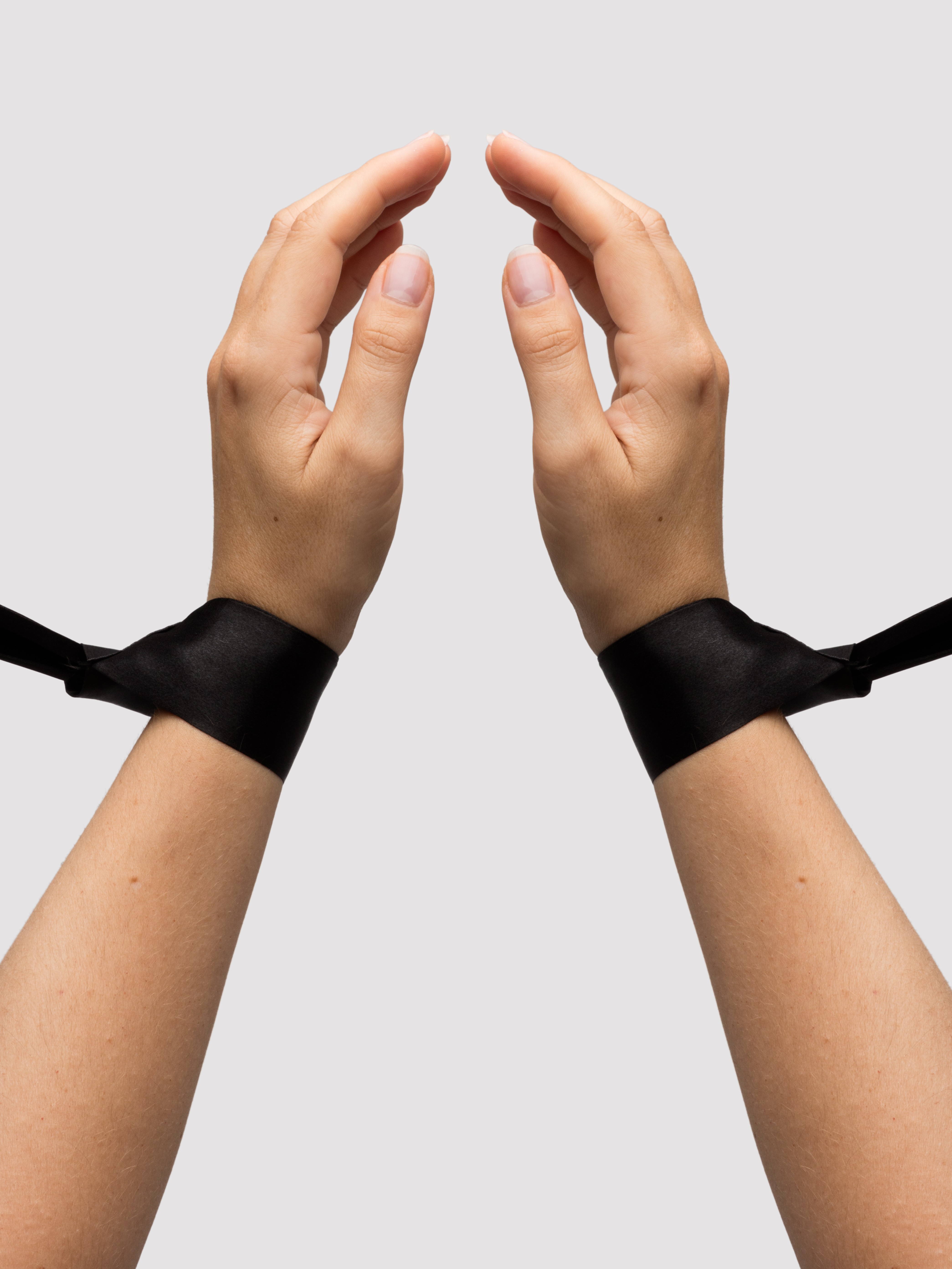 Lovehoney Tie and Tempt Luxury Bondage Kit (7 Pieces), Black, hi-res