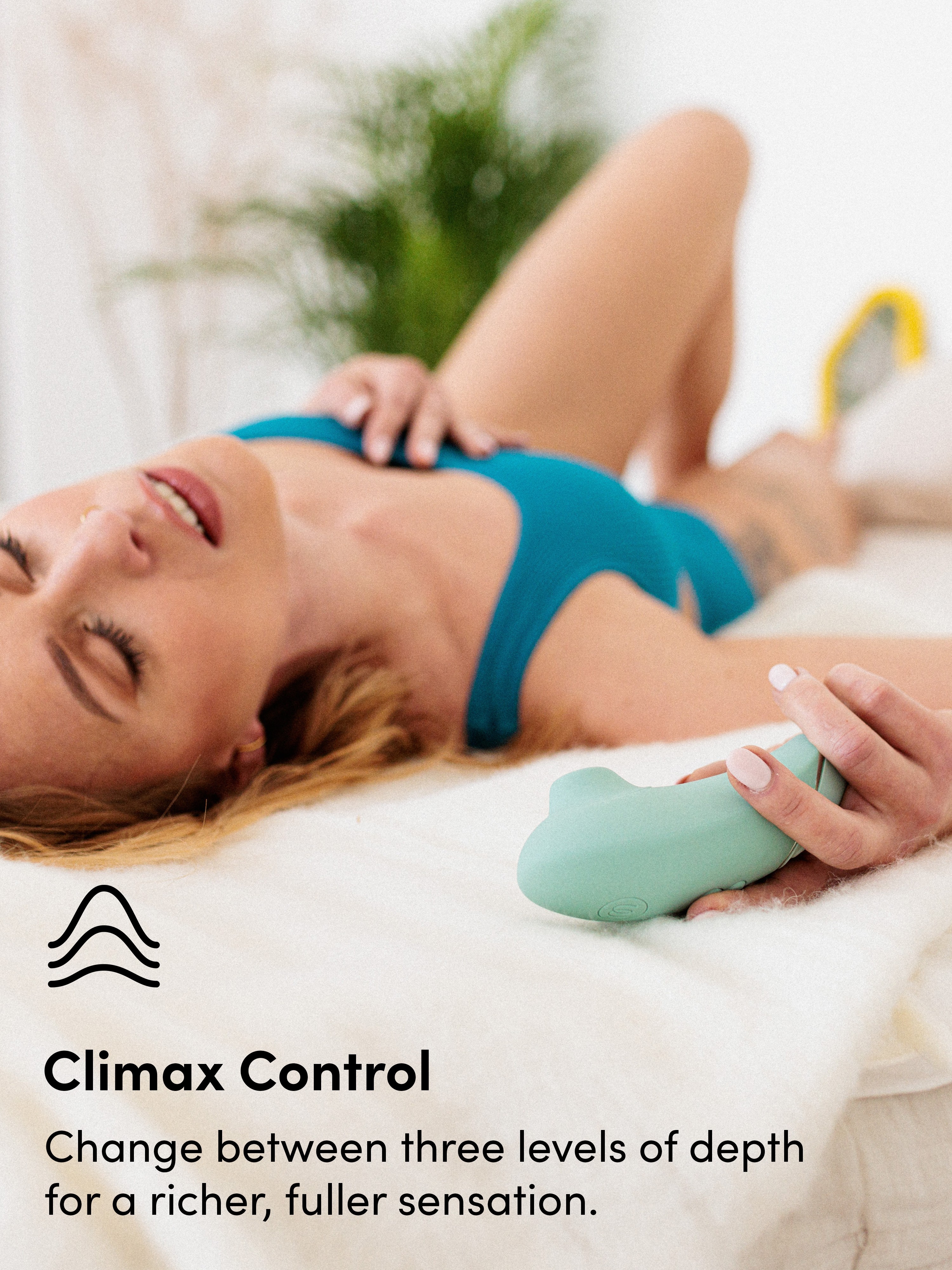 Womanizer Next Clitoral Suction Stimulator, Green, hi-res