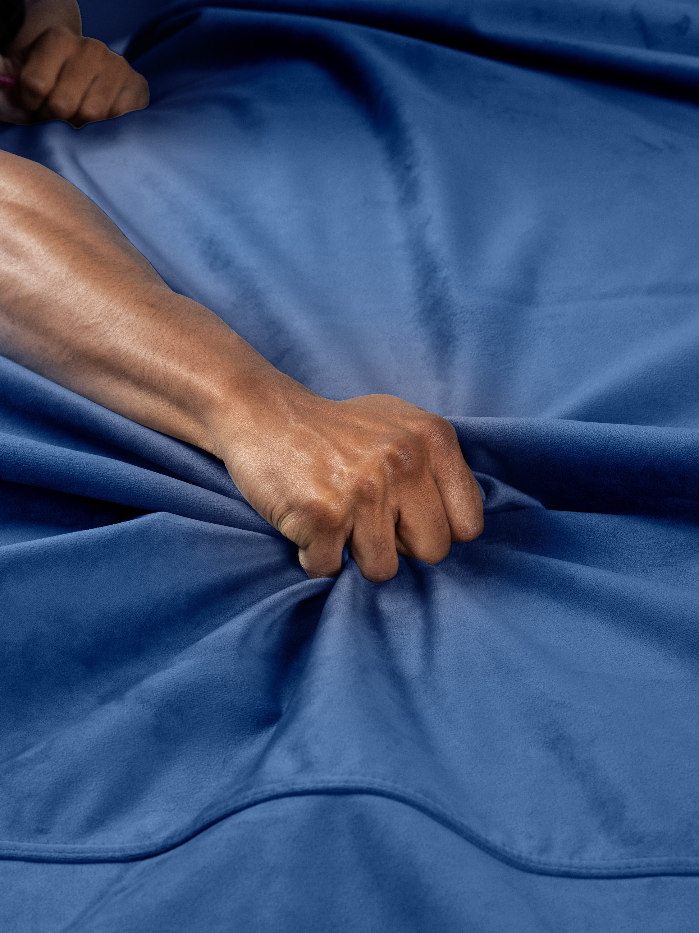 Liberator Fascinator Moisture-Proof  Travel Throw, Blue, hi-res