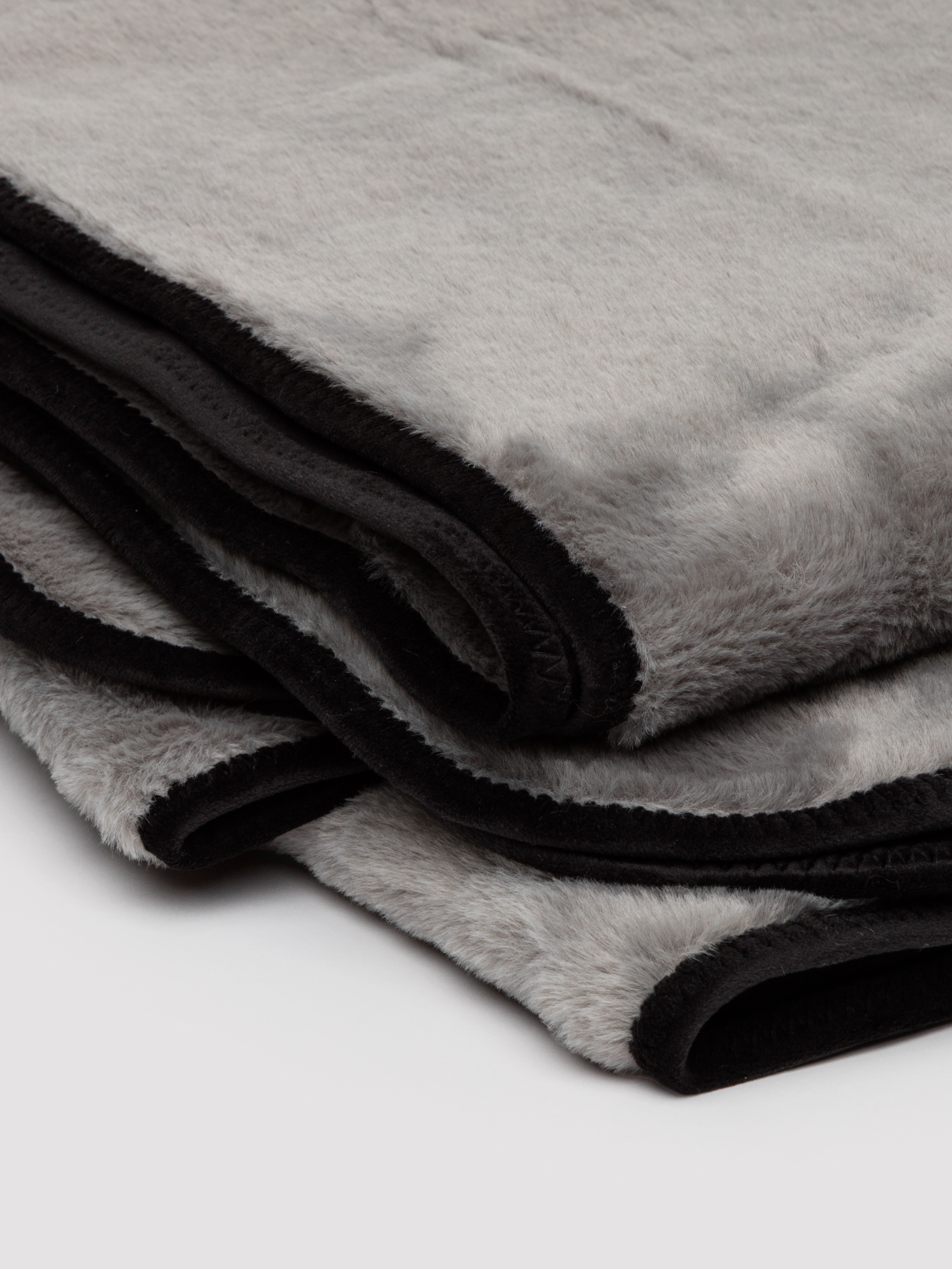 Liberator Fascinator Faux Fur Moisture-Proof Throw - Queen, Grey, hi-res