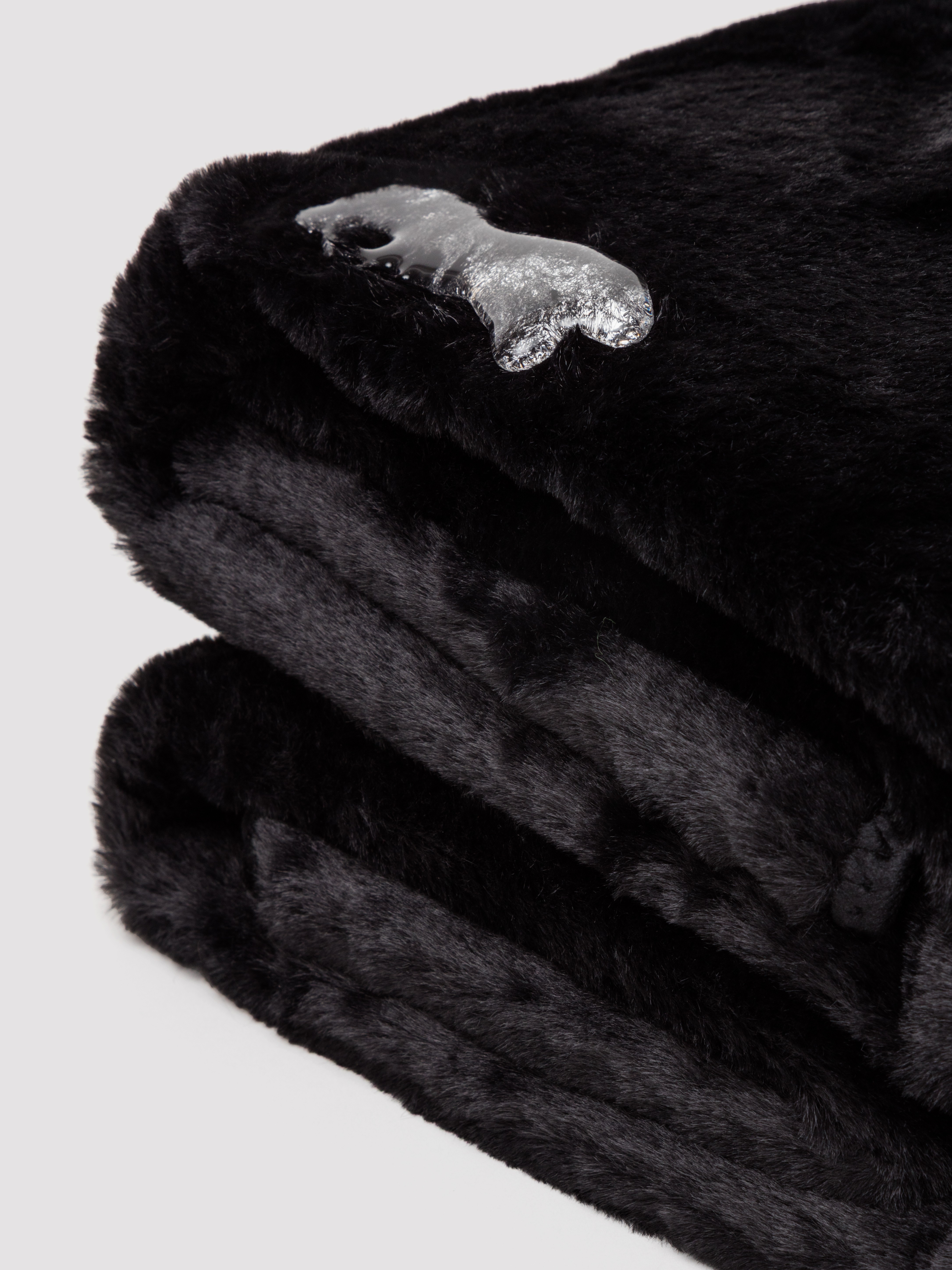 Liberator Fascinator Black Luxurious Faux-Fur Moisture-Proof Blanket, Black, hi-res