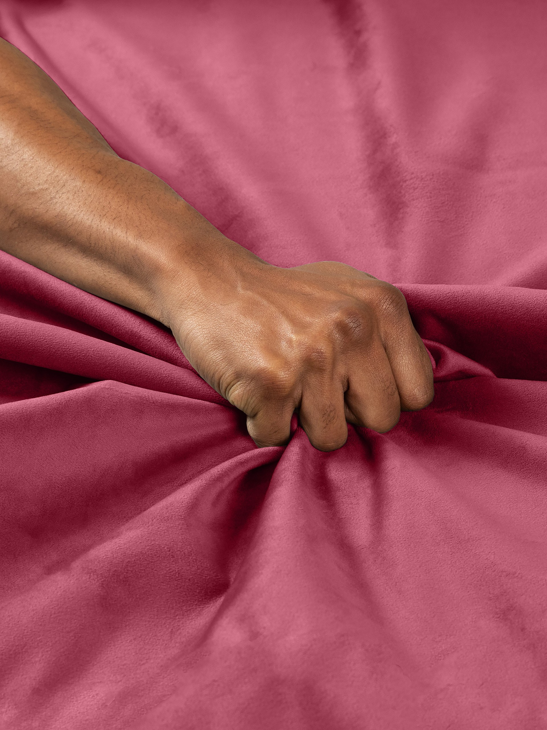 Liberator Regular Fascinator Merlot Moisture-Proof Throw, Red, hi-res