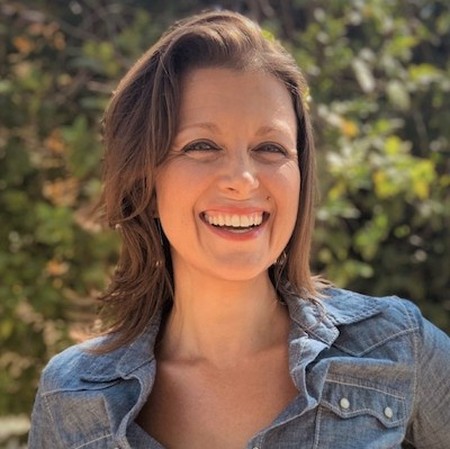 Sarah_Tomchesson_Headshot