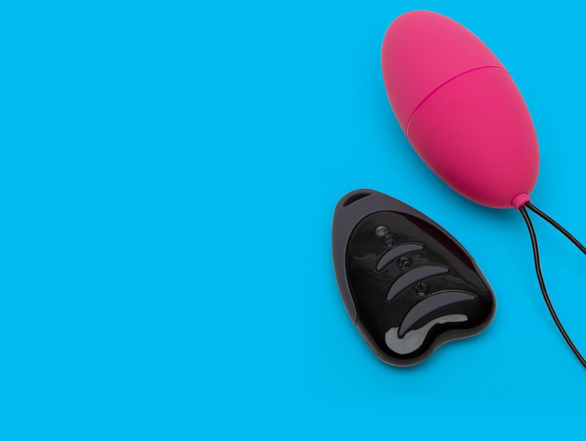 W7-UT-50-Off-Couples-Toys-Desktop-850x640_1